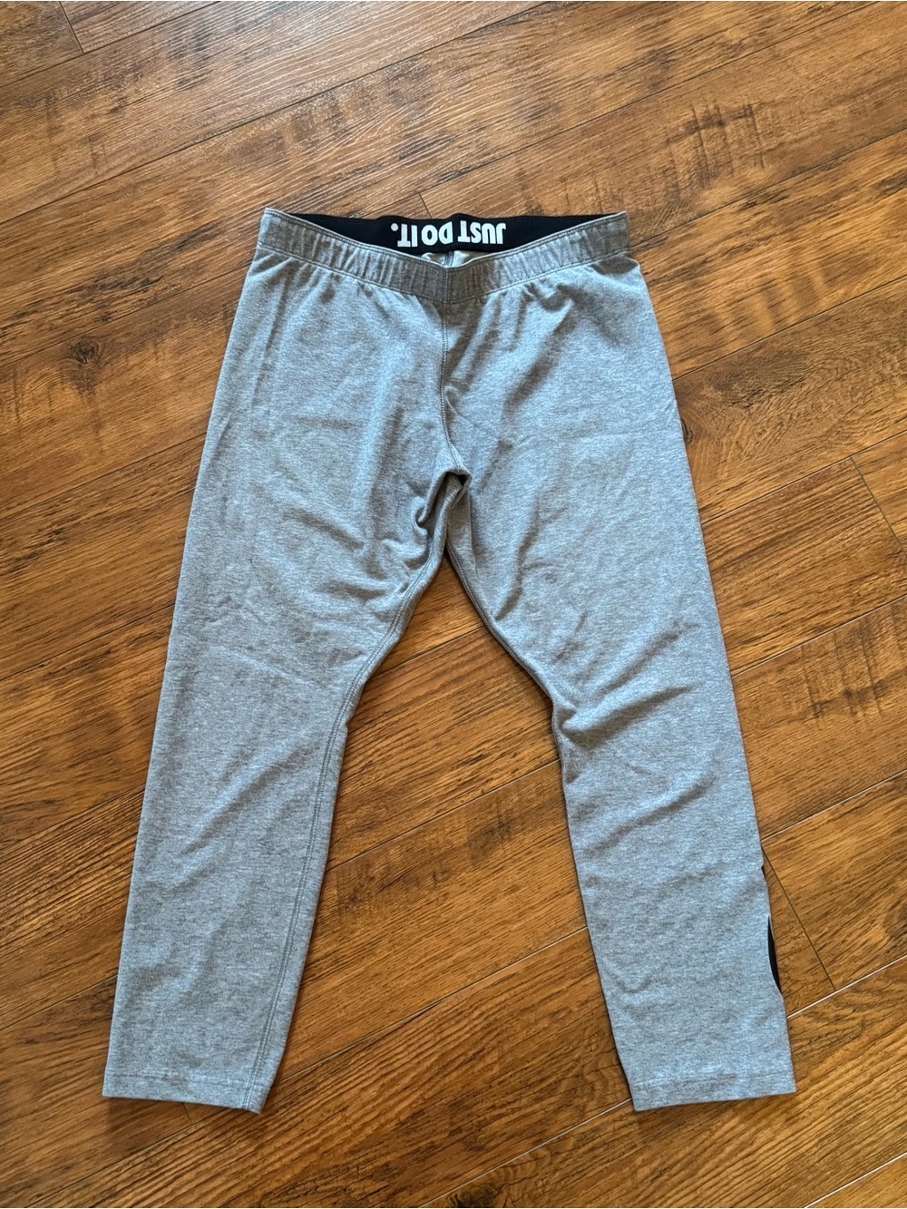 Nike Cropped Leggings Gray Medium Women’s Athletic Athleisure Pants